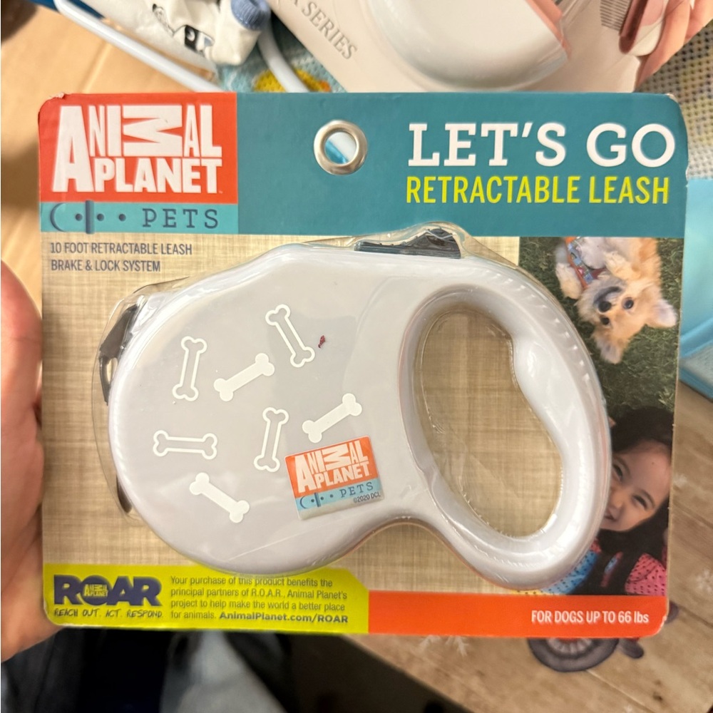 Animal Planet Let's Go Retractable Dog Leash - White
